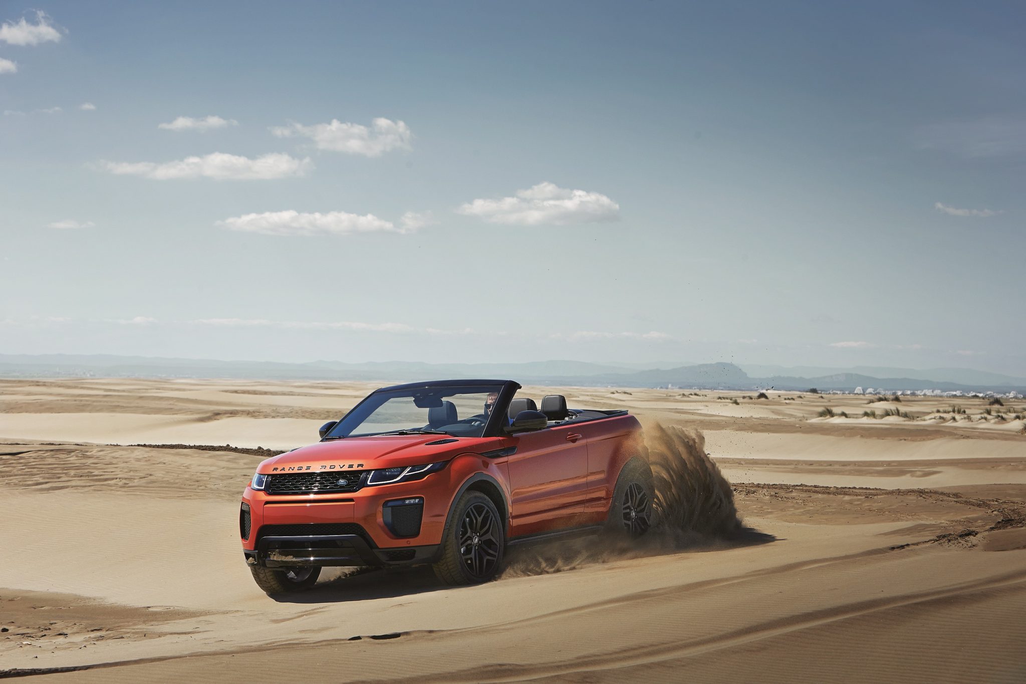 RR_EVQ_Convertible_Driving_Sand_091115_11_(121520)