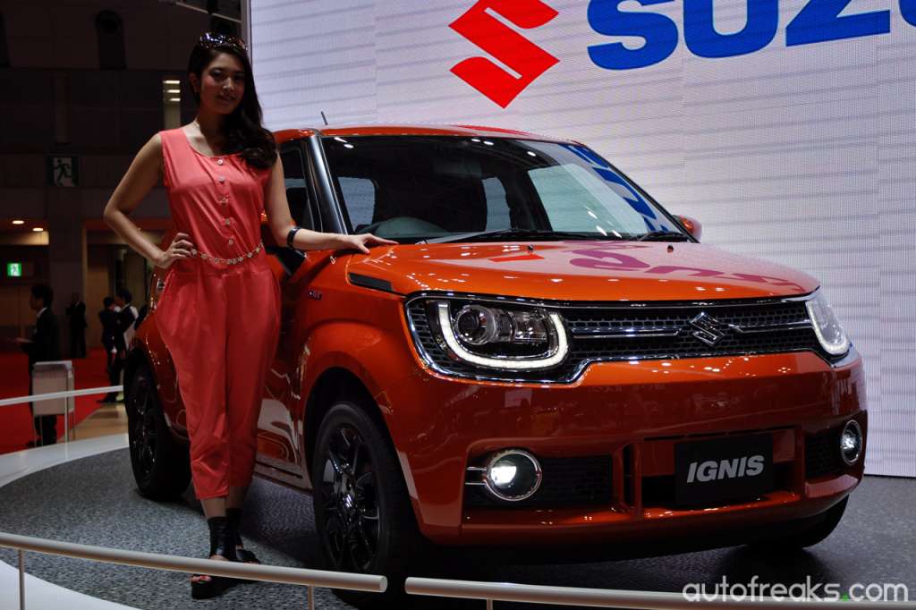 Classy Girl Driving Suzuki Ridingirls