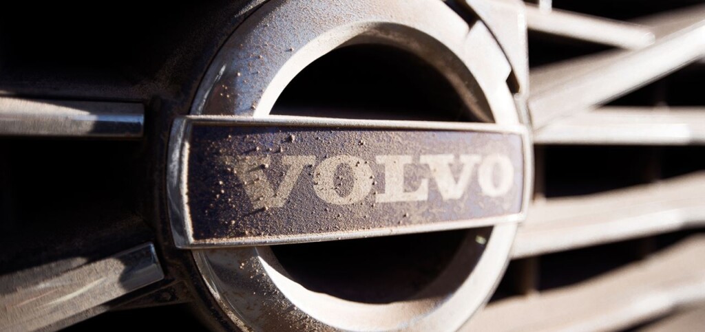 Volvo-DrivingDirty-Ironmark-4096x1932-ExteriorFeatureOne-v1