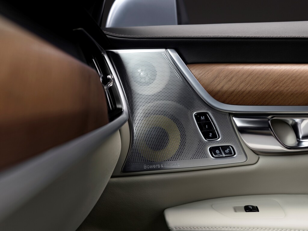 Interior Bowers and Wilkins Door Speakers Volvo S90 1