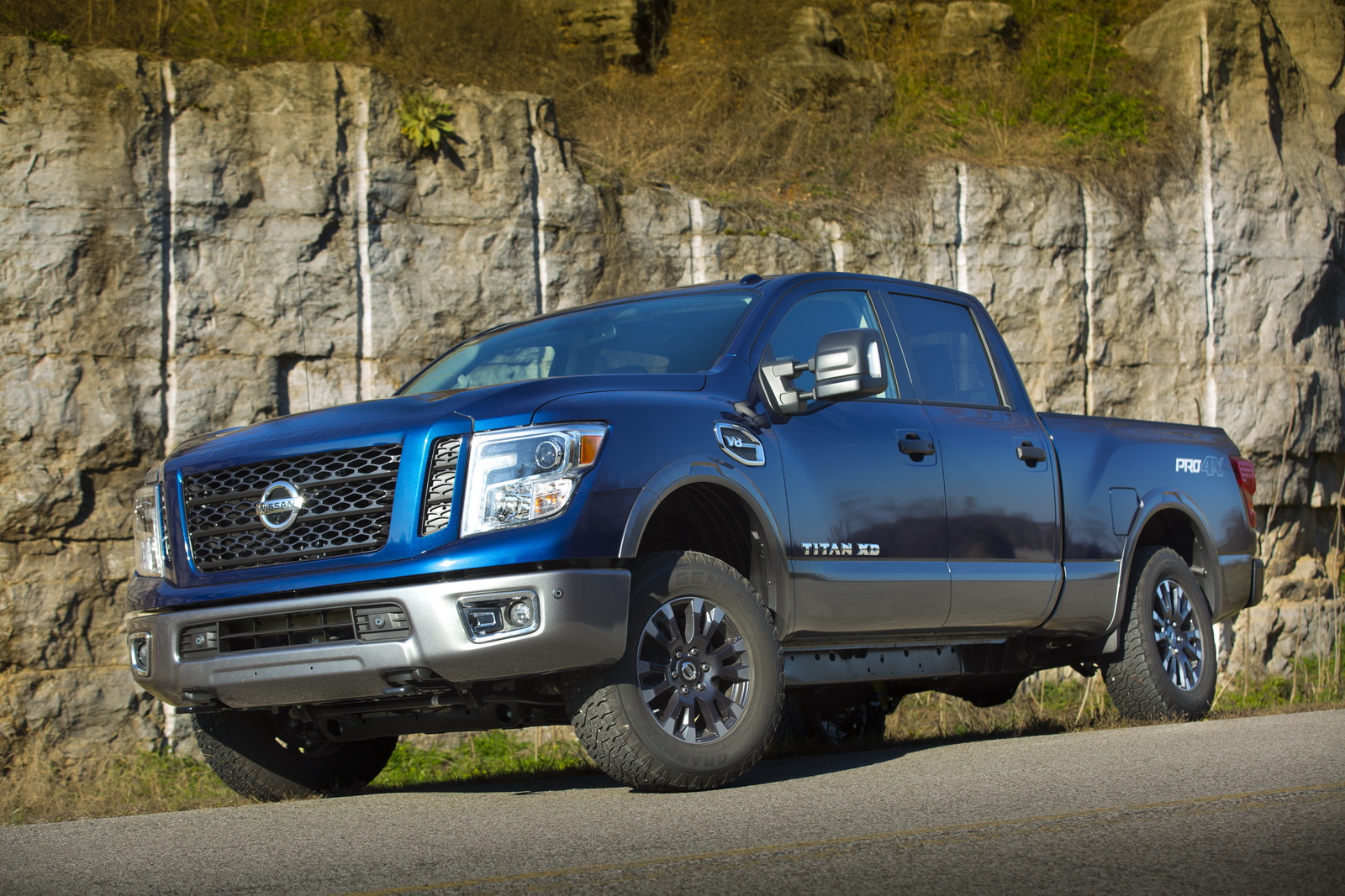 NASHVILLE, Tenn. (Dec. 15, 2015) – Nissan announced today that a new 5.6-liter Endurance® V8 gasoline engine, assembled in Decherd, Tennessee, will be available in the all-new TITAN and TITAN XD full-size pickup trucks, completing the first phase of the “American TITAN” story. The engine features four-valves per cylinder, Variable Valve Event & Lift and Direct Injection, and is rated at 390 horsepower @ 5,800 rpm and 401 lb-ft of torque @ 4,000 rpm.