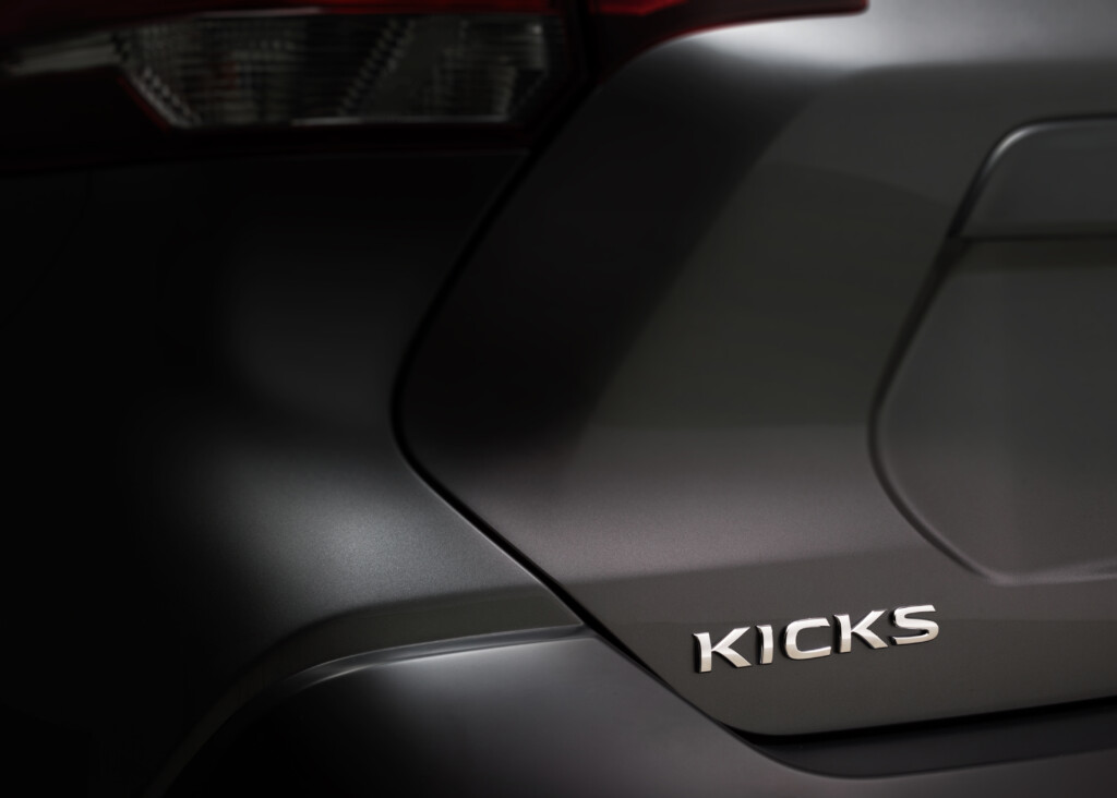 Carlos Ghosn, Presidente e CEO da Nissan, confirma a produção do crossover Kicks.