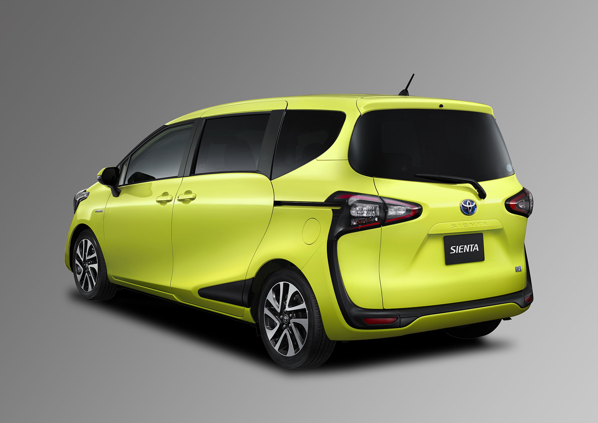 Toyota_Sienta (2)