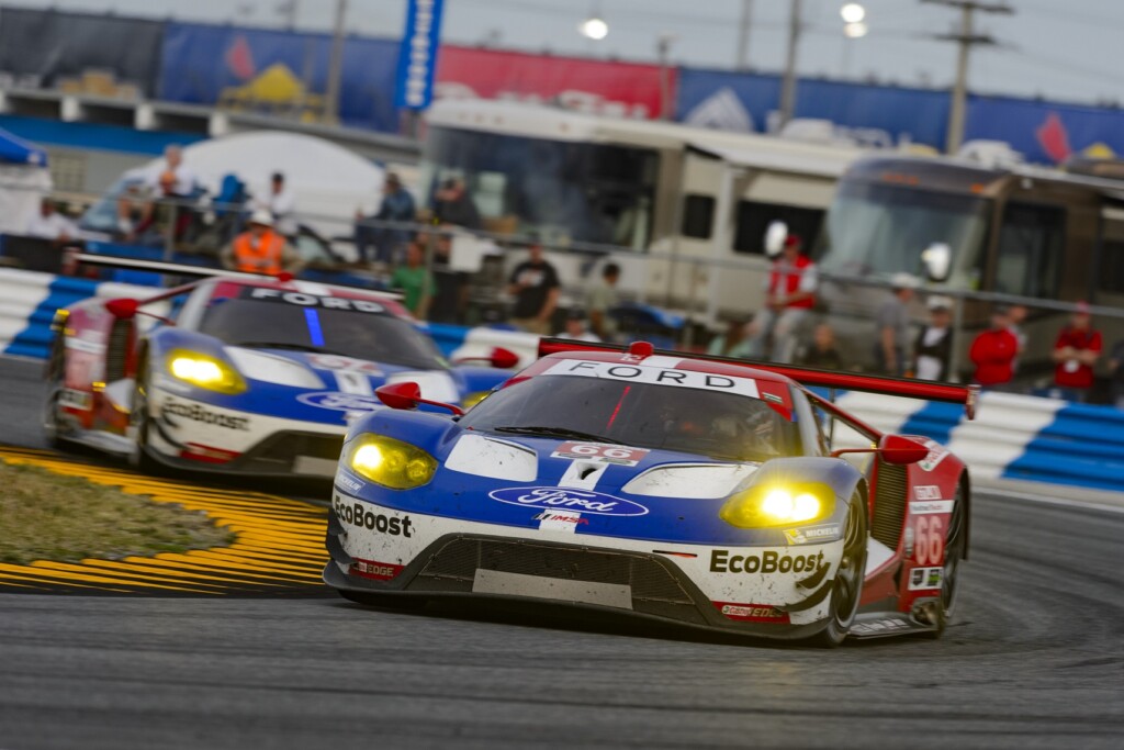 FORD_GT_racing_1