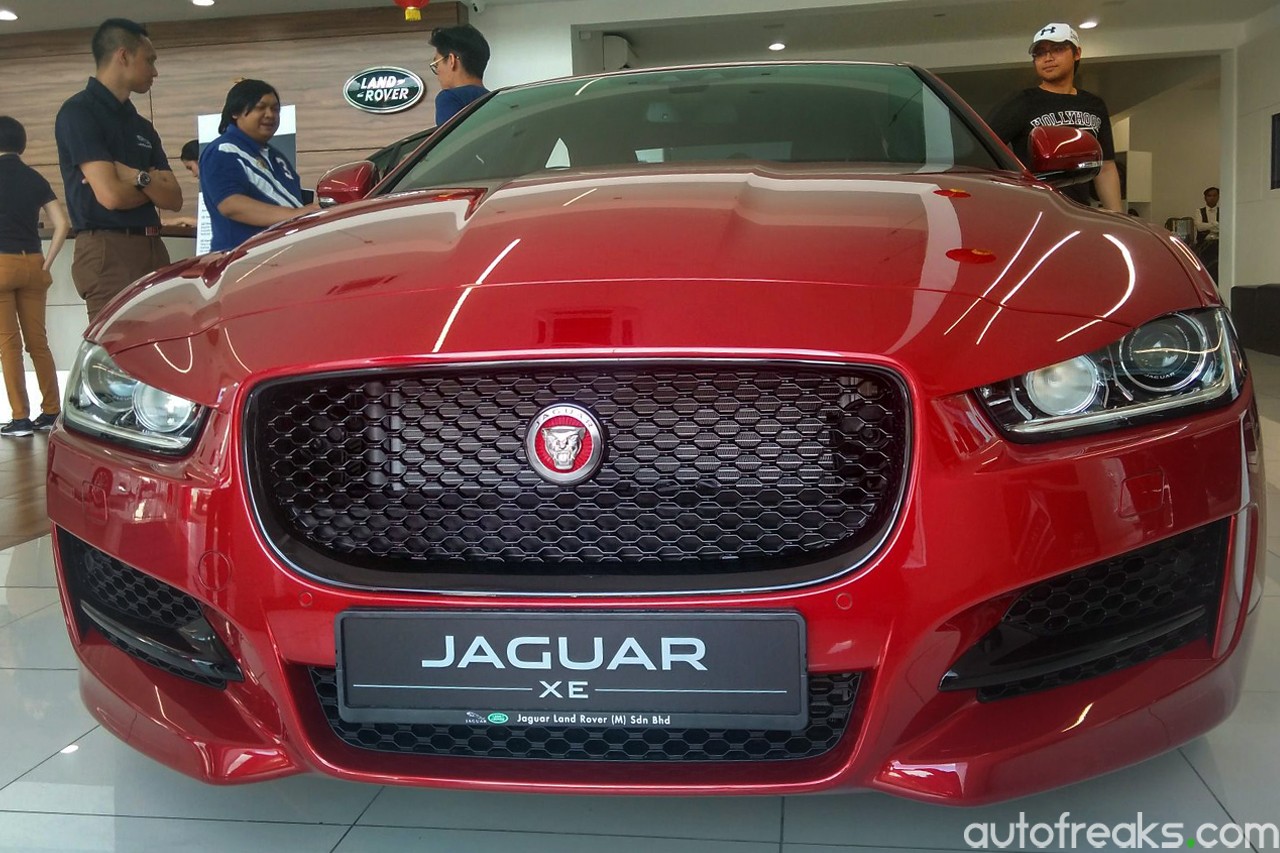 Jaguar_XE (1)