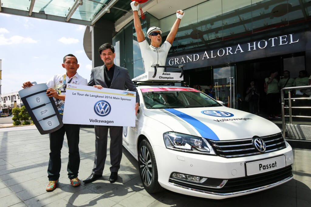 Mr EmirAbdul Jalal, CEO of Le Tour De Langkawi and Mr Roland Ooi, Sales Director of Volkswagen Malaysia