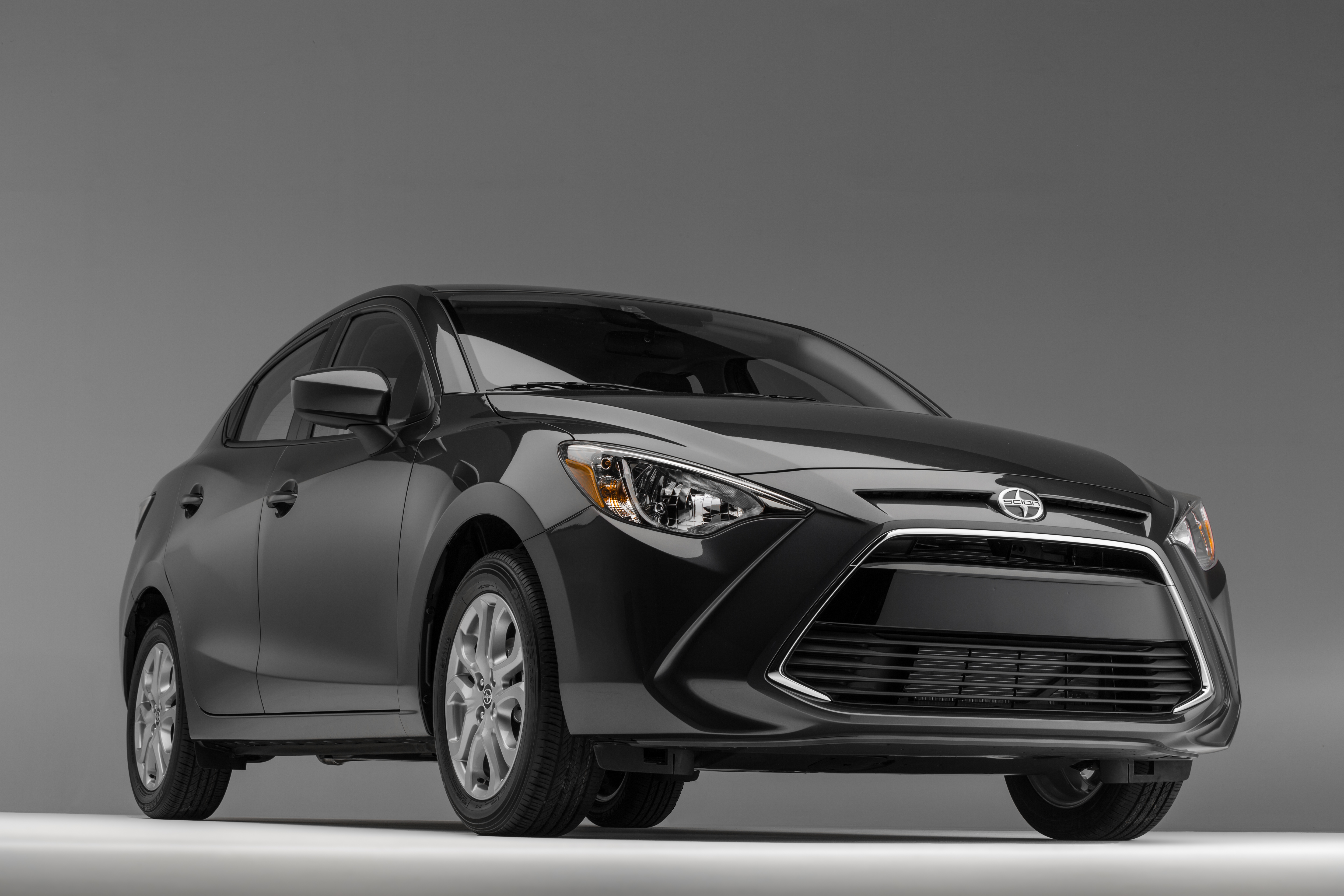 2016_Scion_iA (10)