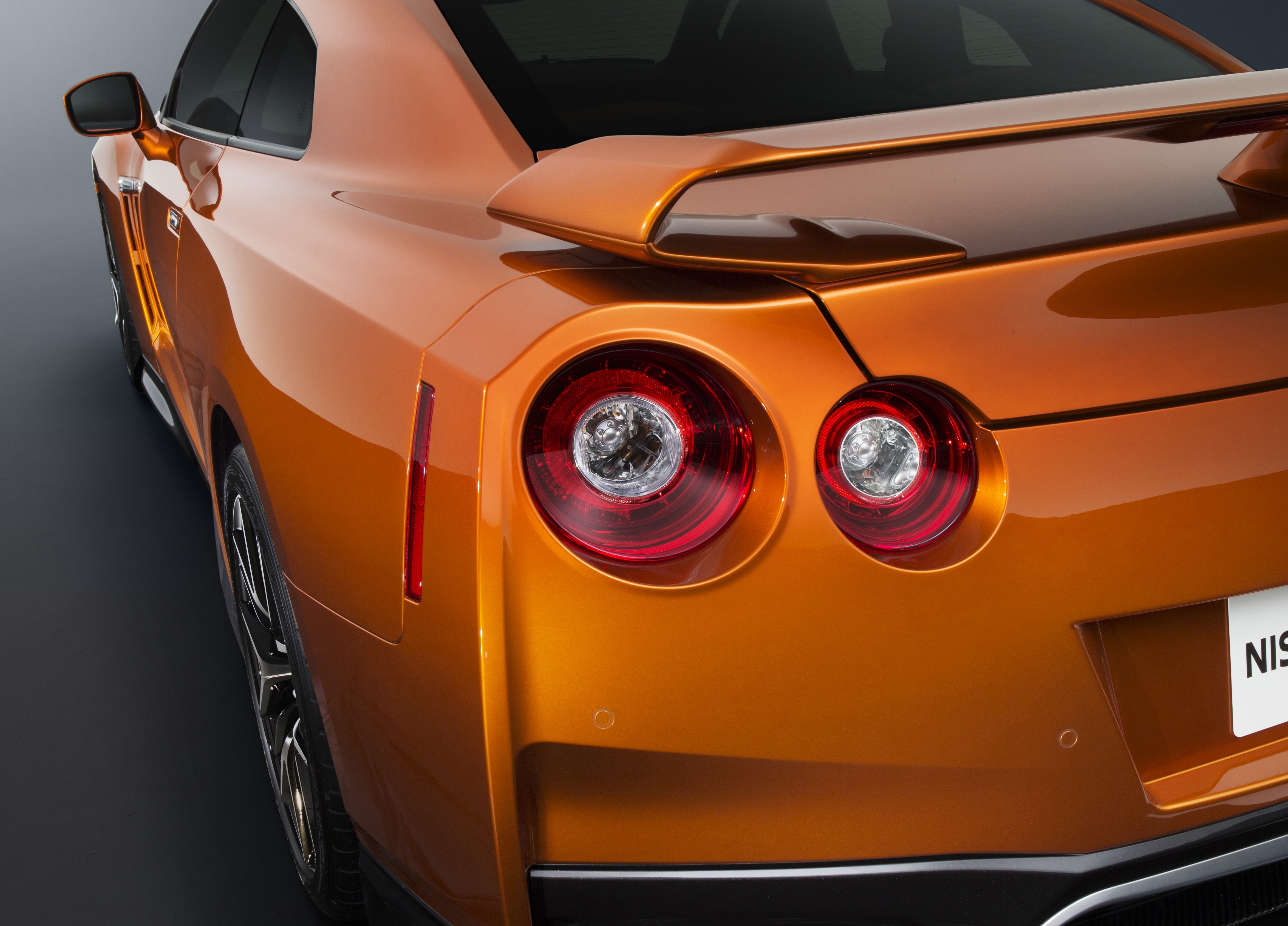 2017_nissan_gtr_31