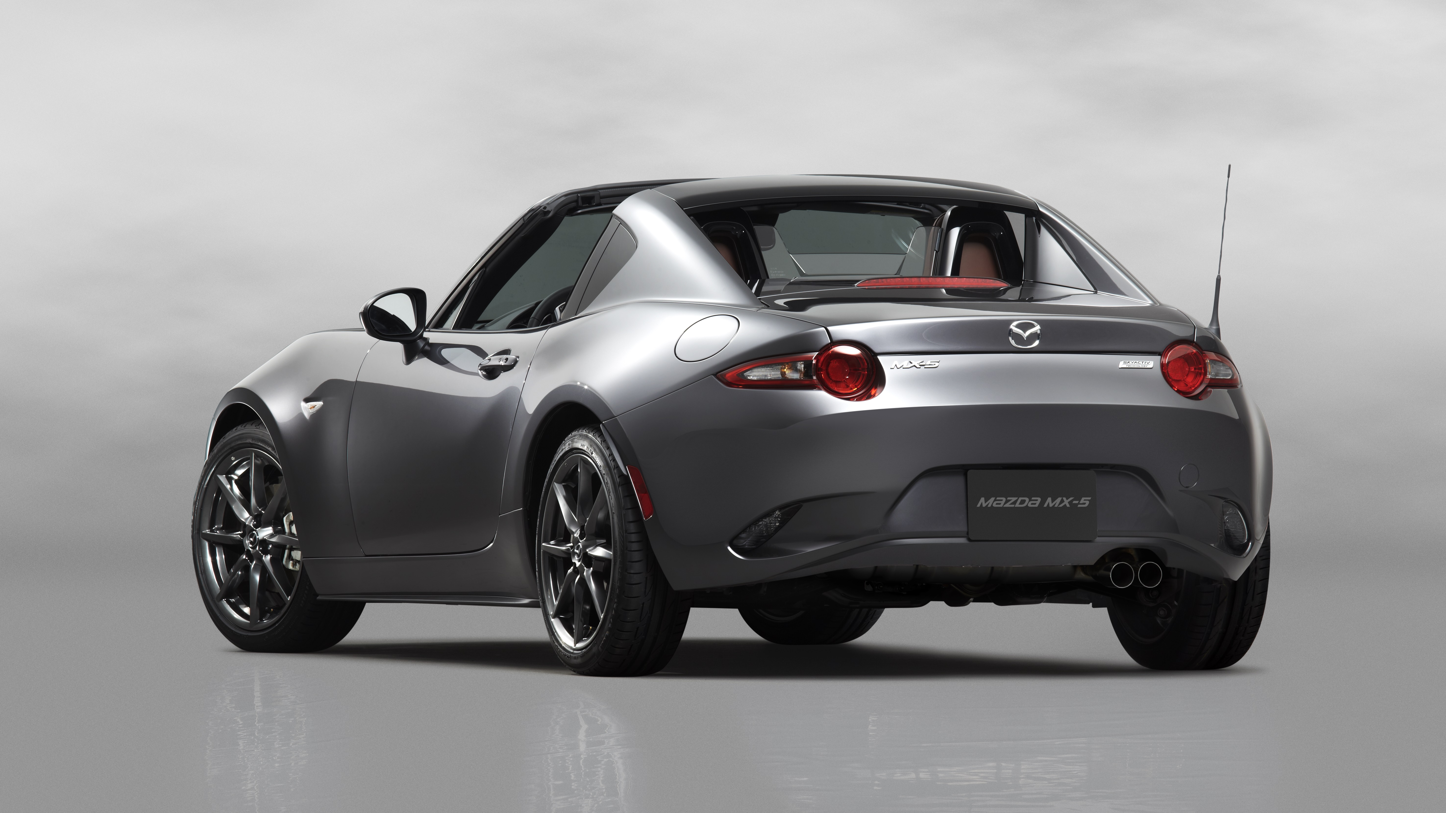 5Mazda_MX-5RF_showmodel_RQ_open_white