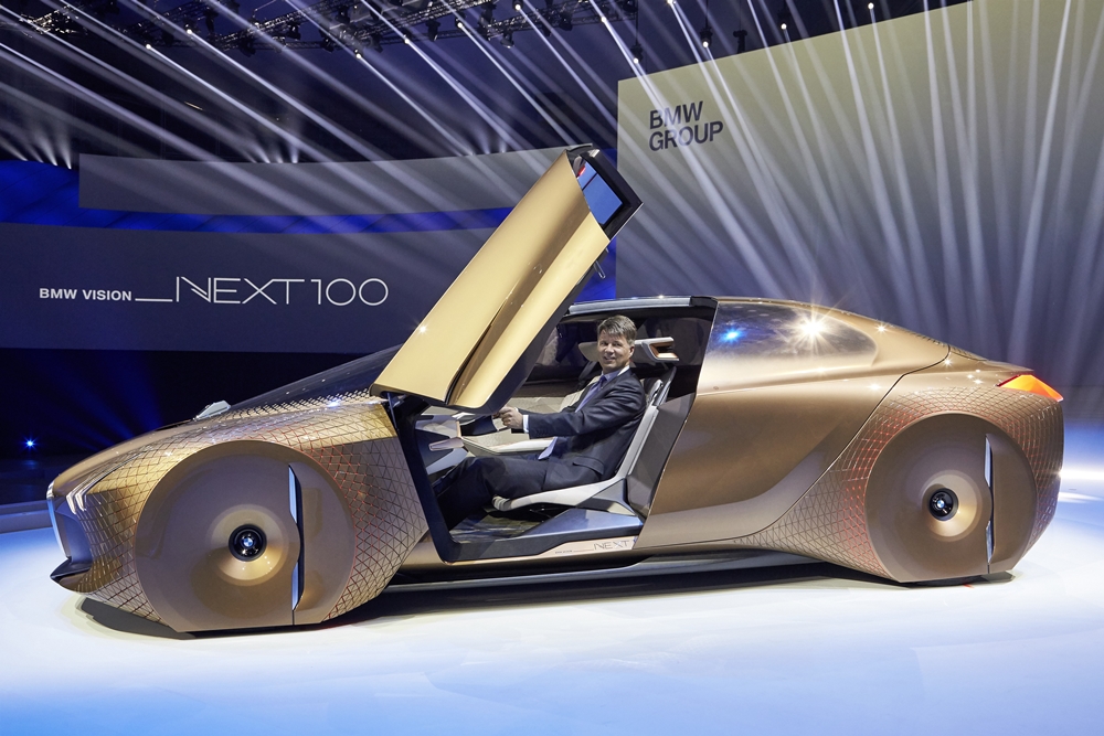 BMW Vision Next 100 - 31