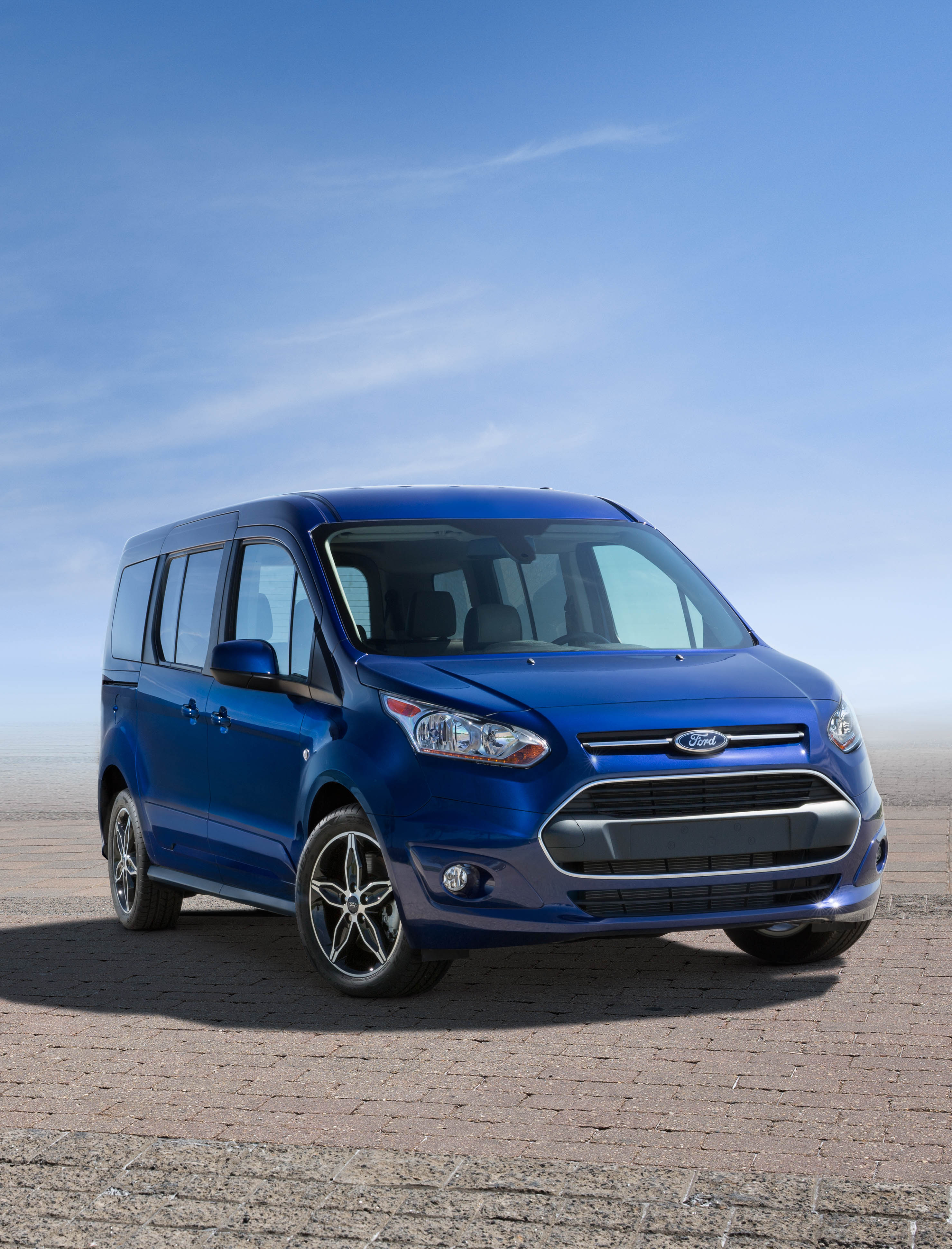 Transit Connect technology and trim updates: SYNC® 3 communications and entertainment system is newly available for 2017 Ford Transit Connect cargo van and Transit Connect Wagon. Transit Connect Wagon will be available in two new premium packages for Titanium and XLT trim levels.