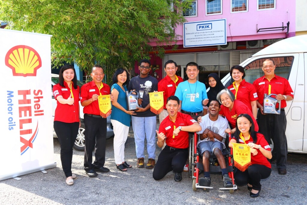 The SHell Helix Team with PKIK residents