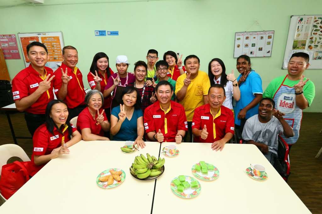 The SHell Helix Team with PKIK residents_2