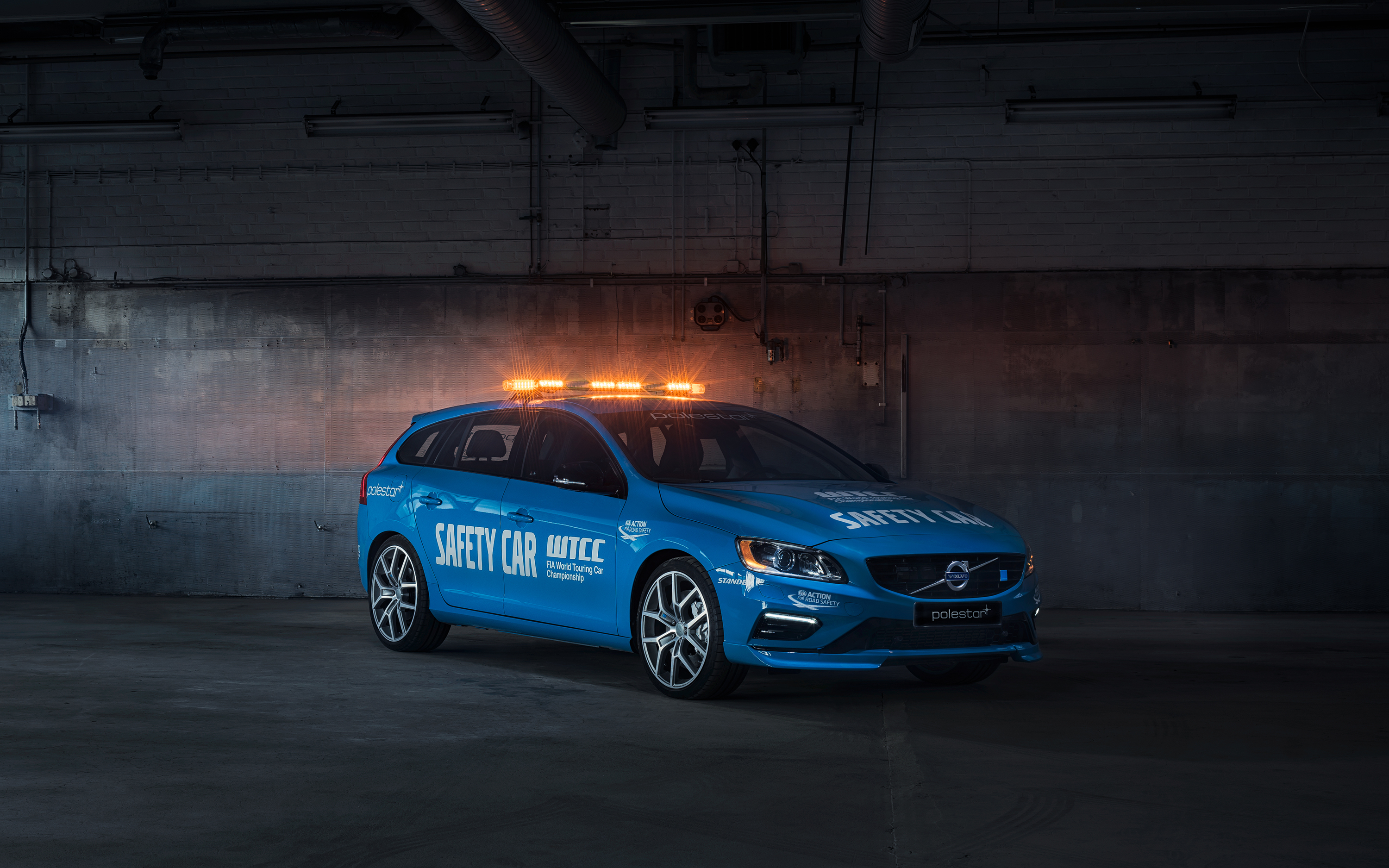 Volvo_V60_Polestar_WTCC_Safety_Car_01