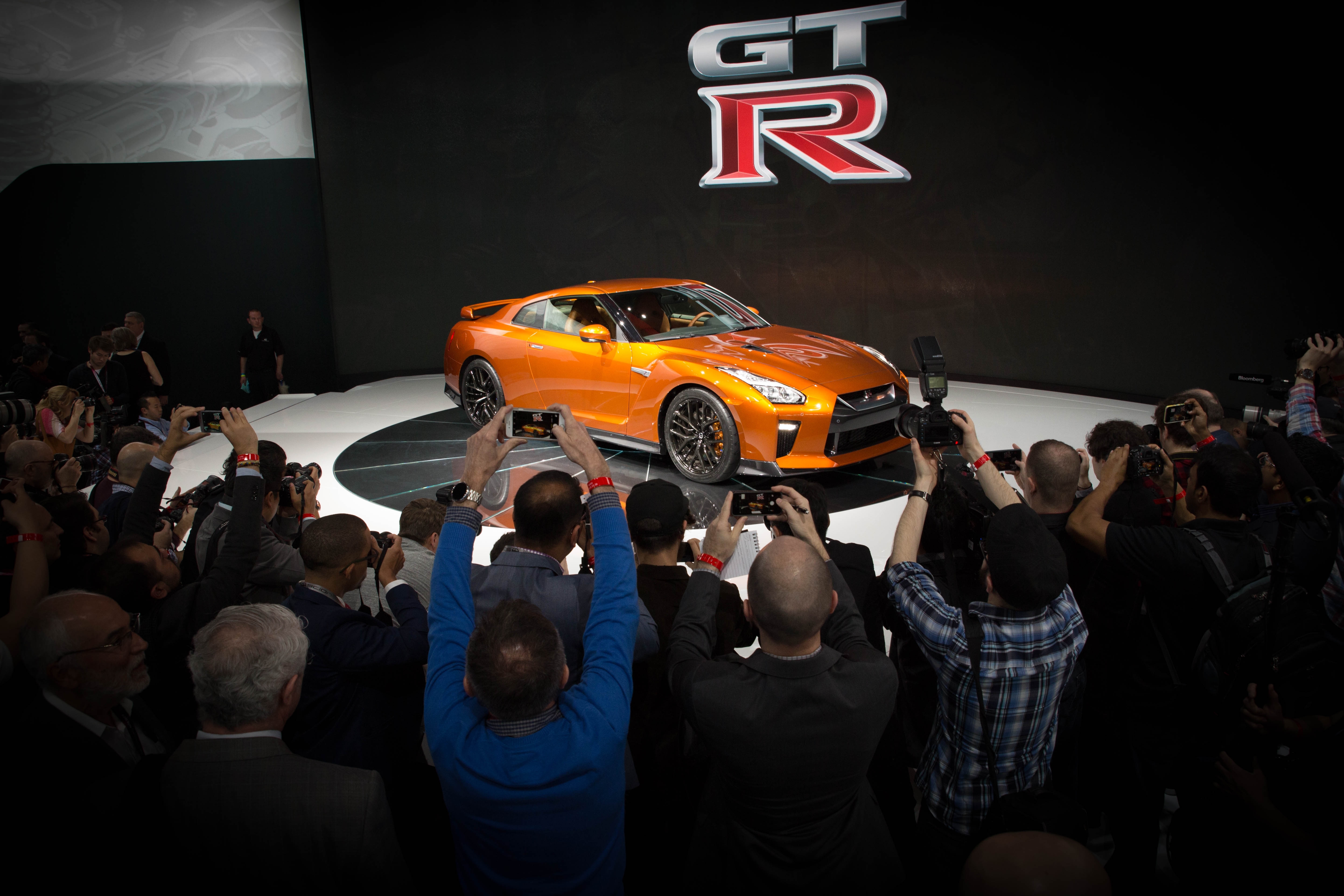 2017 Nissan GT-R makes world debut at NYIAS