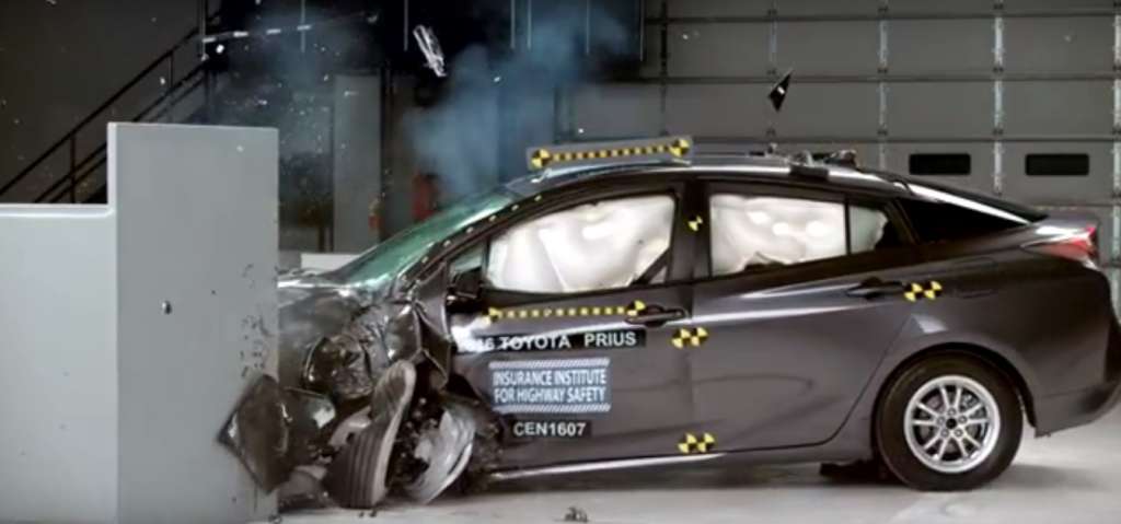 2016 Toyota Prius Crash Test - 1
