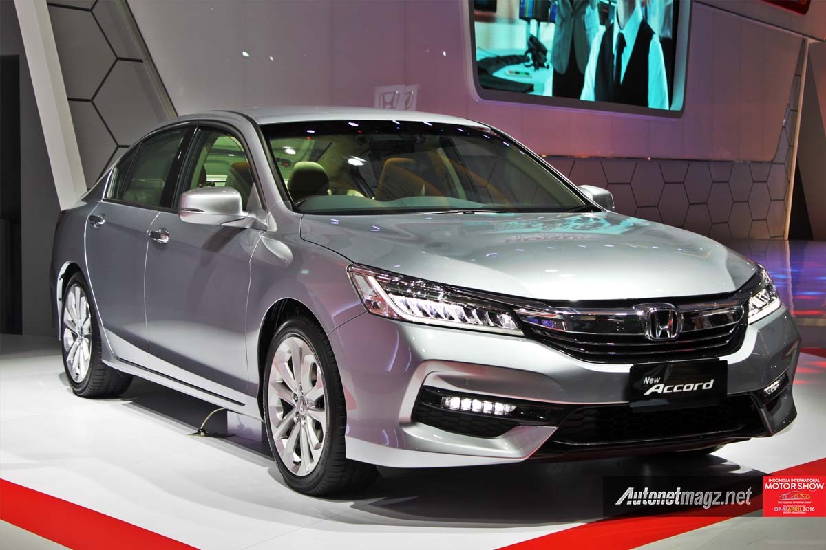 2016_Honda_Accord_facelift_Indonesian_International_Motor_Show