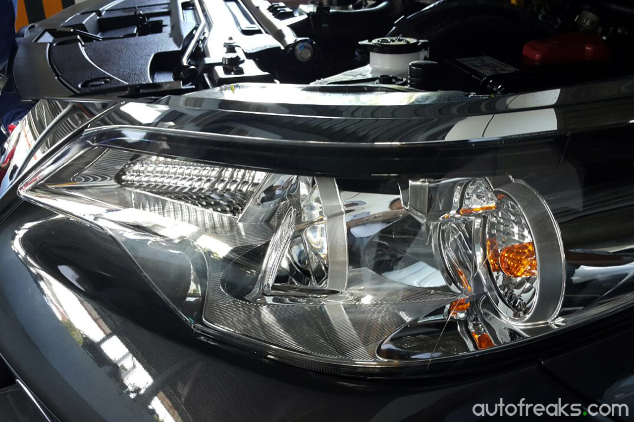 2016_Toyota_Fortuner_6