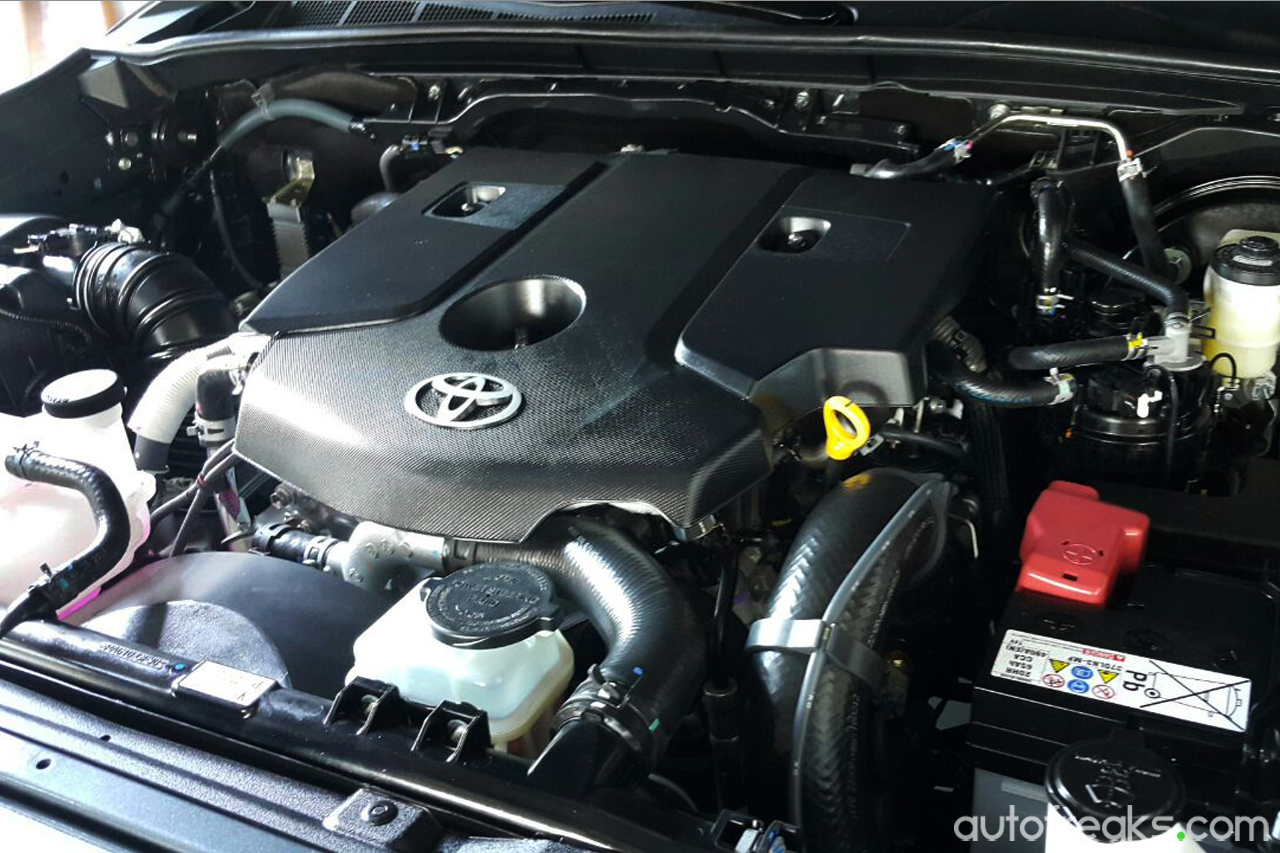 2016_Toyota_Fortuner_Engine_1