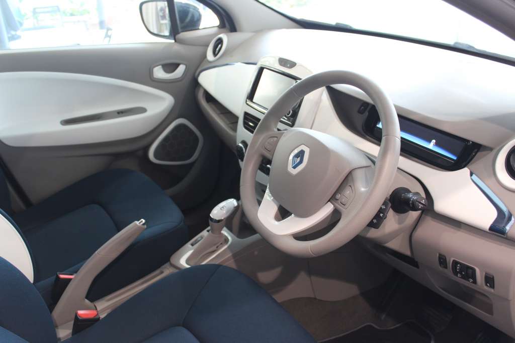 Renault ZOE_interior_with cruise control & speed limiter