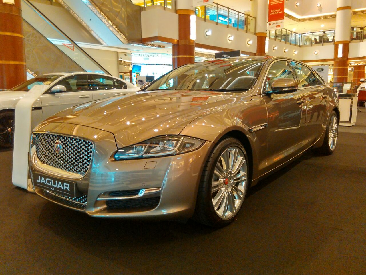 2016_Jaguar_XJ (2)