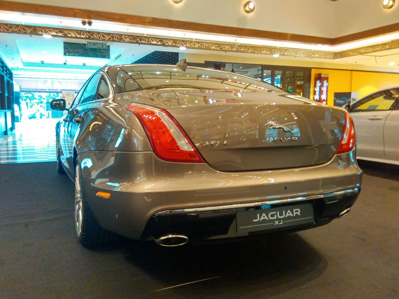 2016_Jaguar_XJ (3)