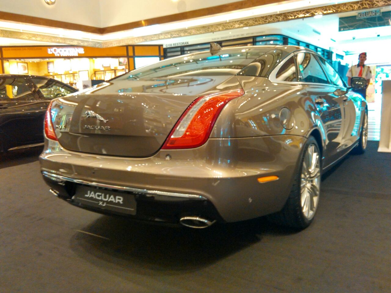 2016_Jaguar_XJ (5)