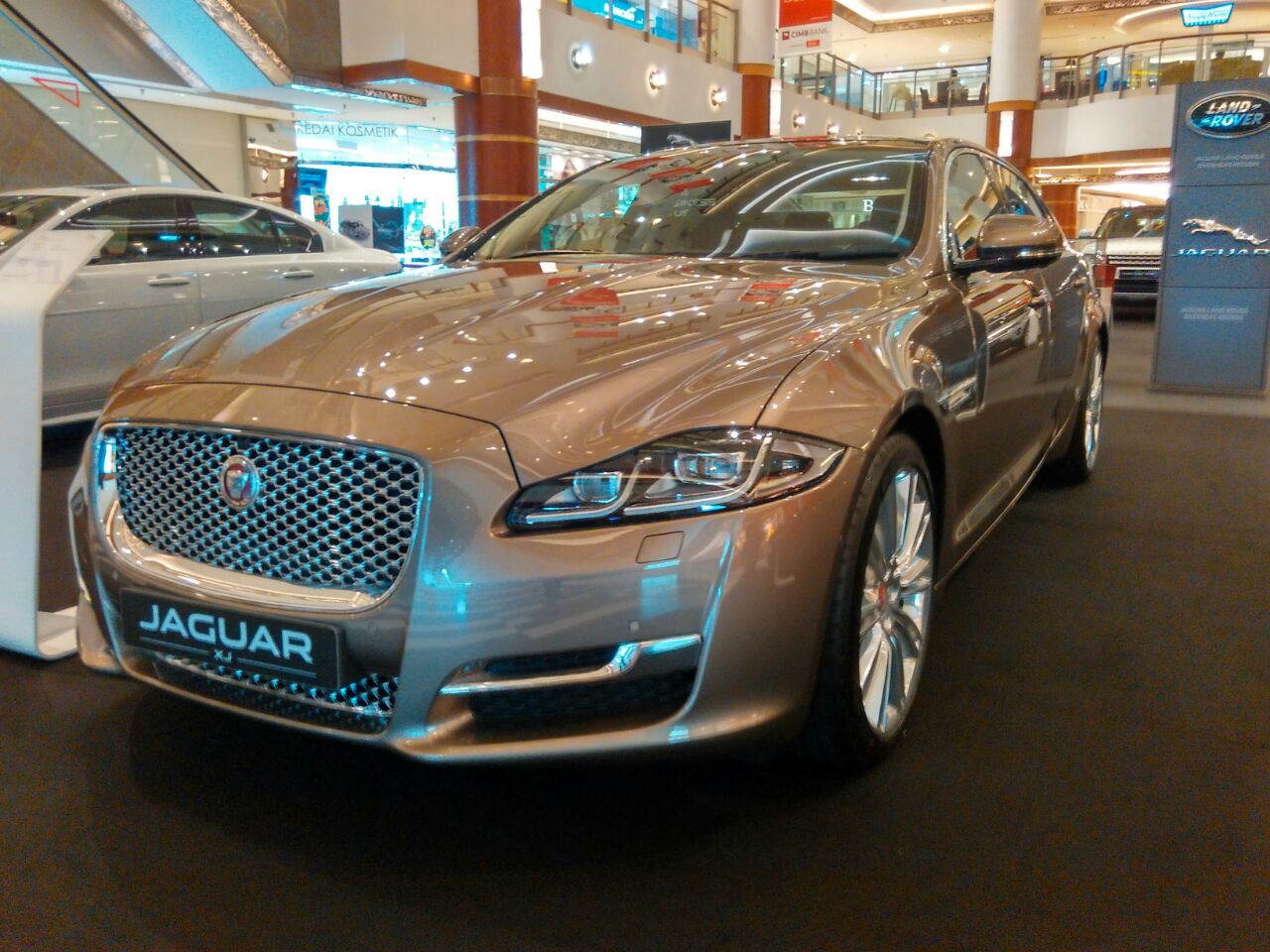 2016_Jaguar_XJ (9)