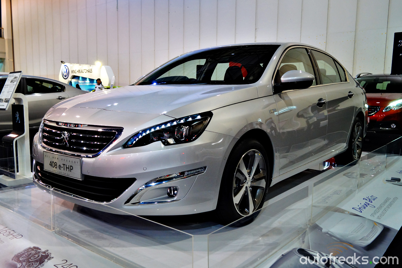 2016_Peugeot_408_1