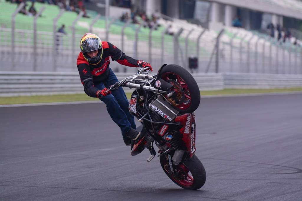 Aaron Twite freestyle stunt rider