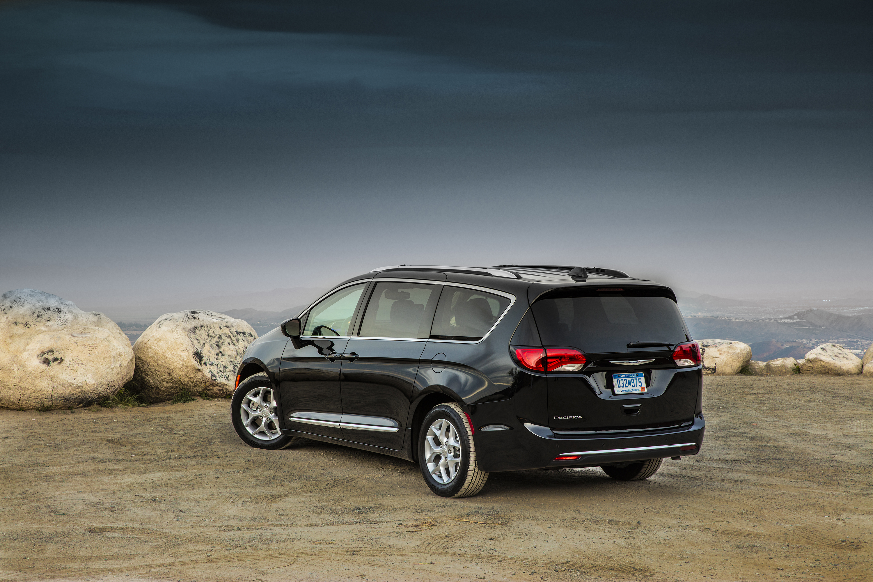 2017 Chrysler Pacifica Touring-L Plus