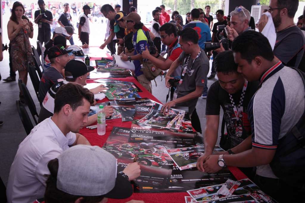 Riders' autograph session