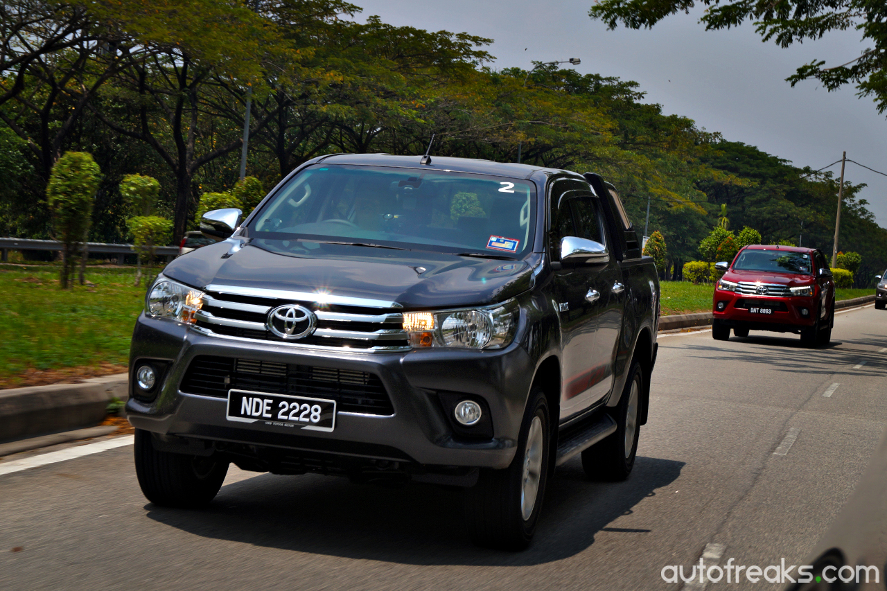 Toyota_Hilux_First_Impressions (10)