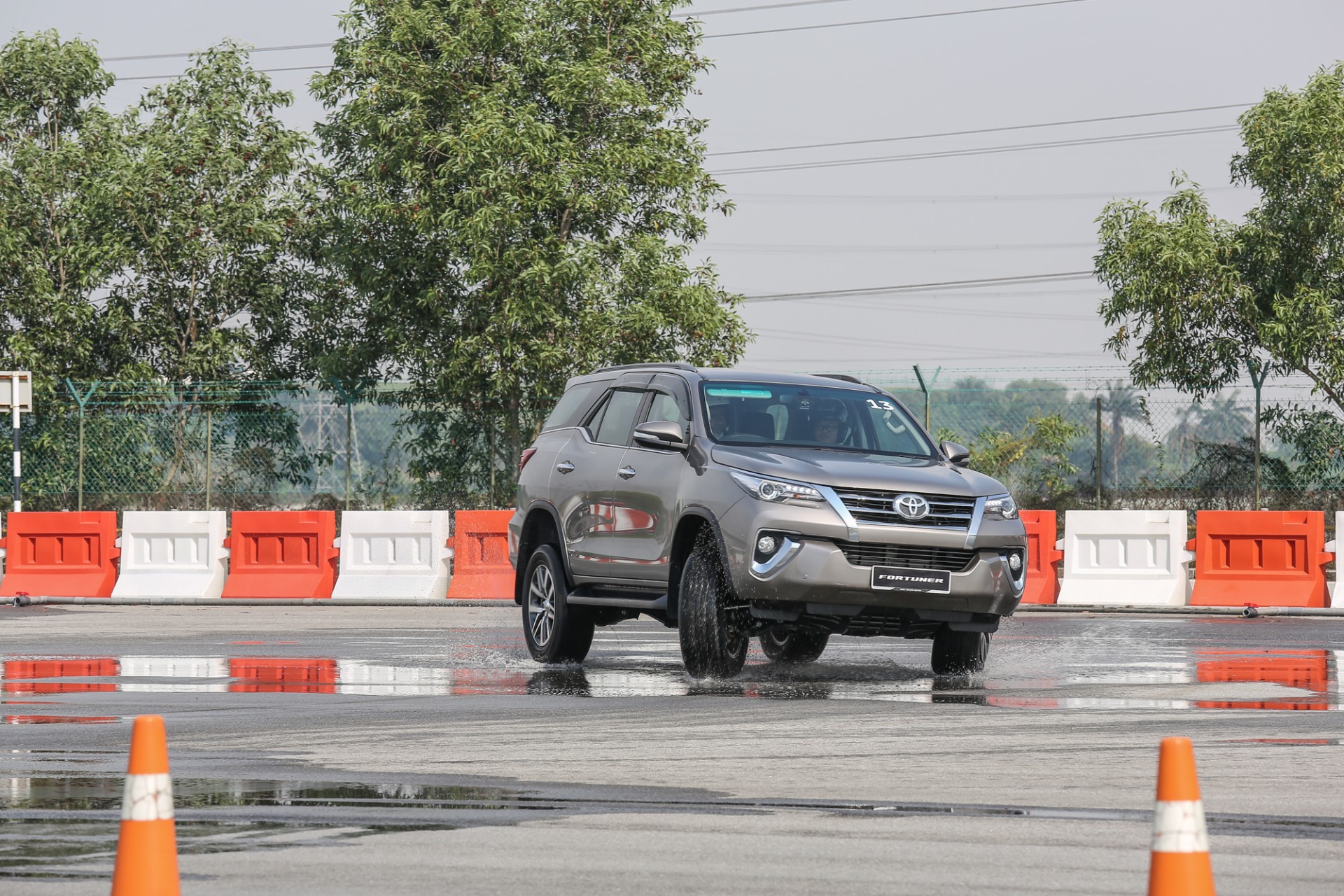 Toyota_Hilux_Fortuner_Drive_Media-121