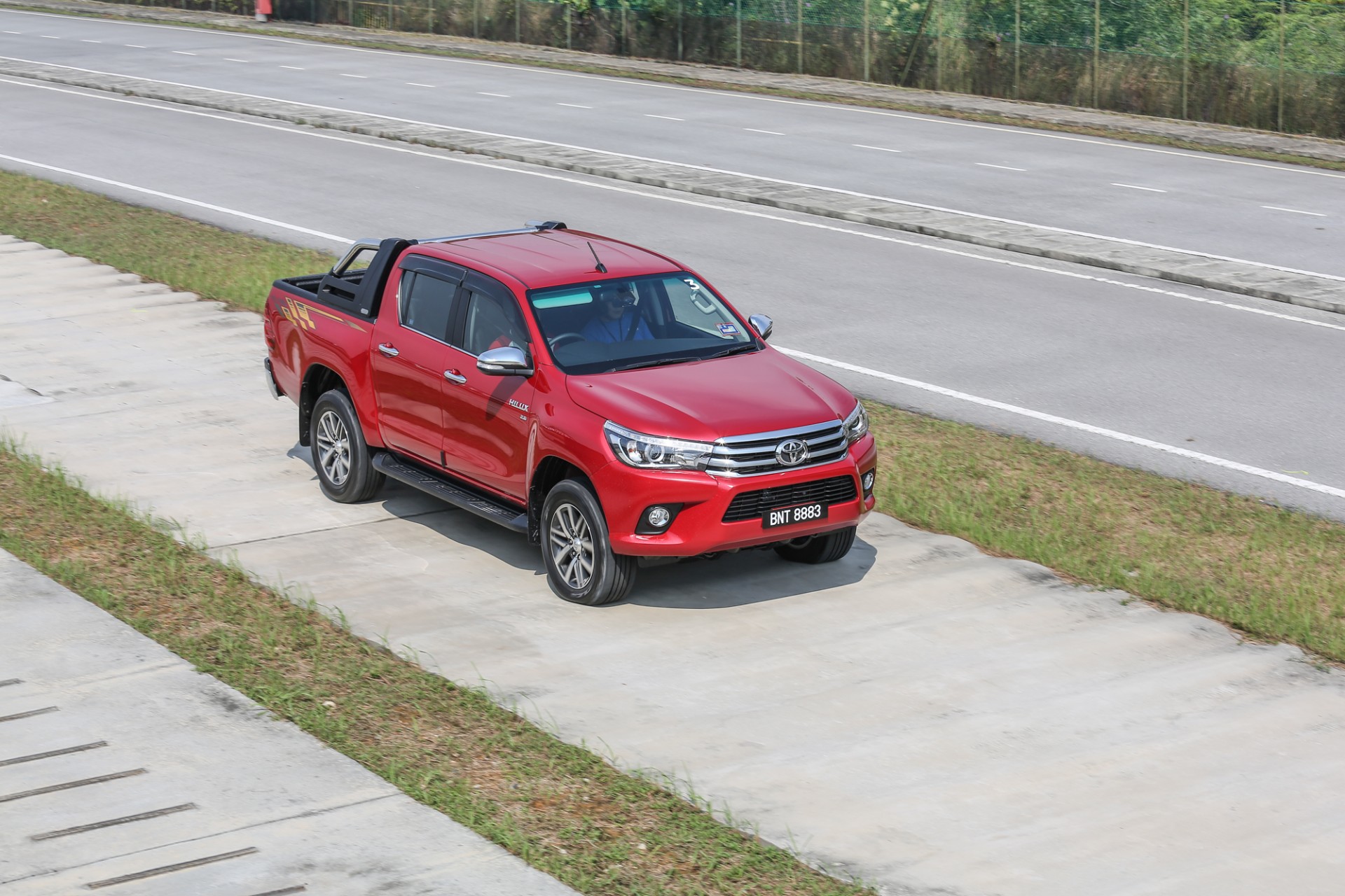 Toyota_Hilux_Fortuner_Drive_Media-164