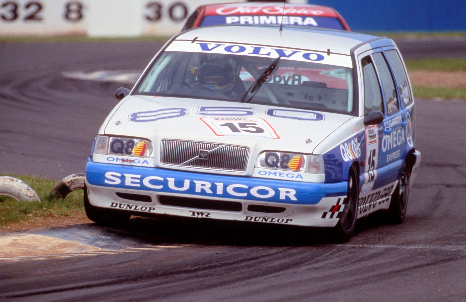 143338_The_Volvo_850_Estate_in_the_1994_BTCC