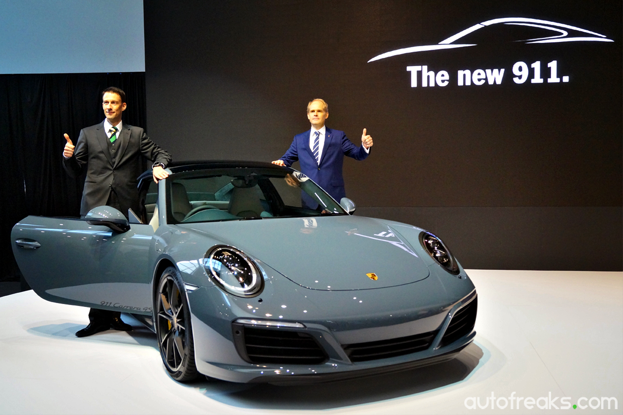 2016_Porsche_911_Carrera (1)