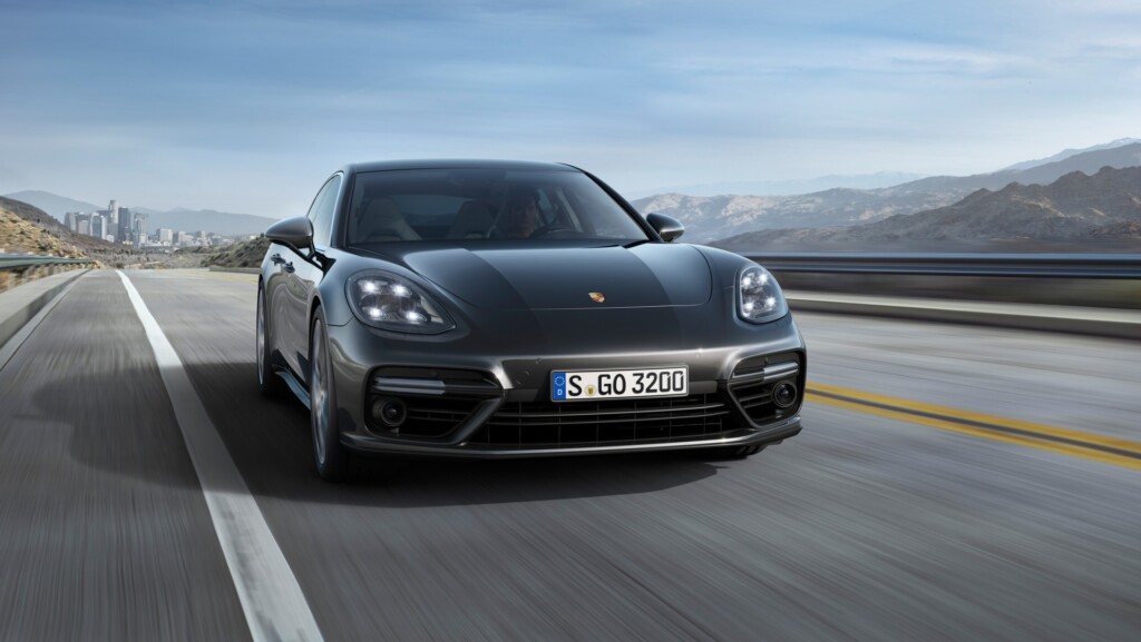 2016_Porsche_Panamera_Turbo (1)