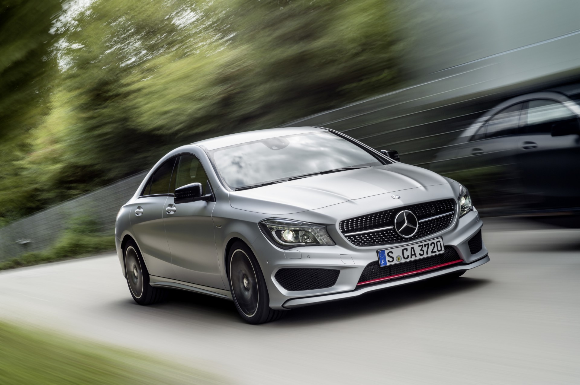 2016_mercedes_benz_CLA