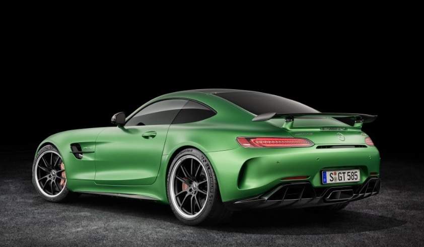 2017_Mercedes_AMG_GT_R_Leak_2