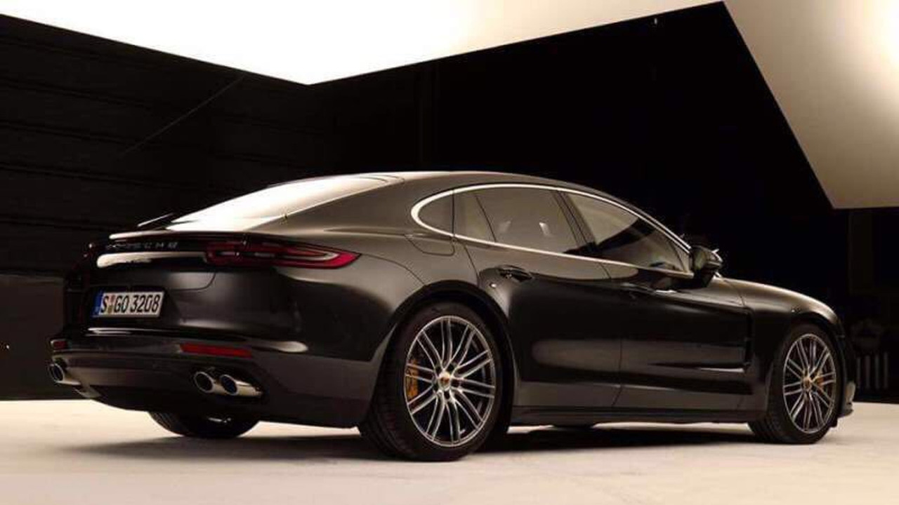 2017_Porsche_Panamera_Leaked_2