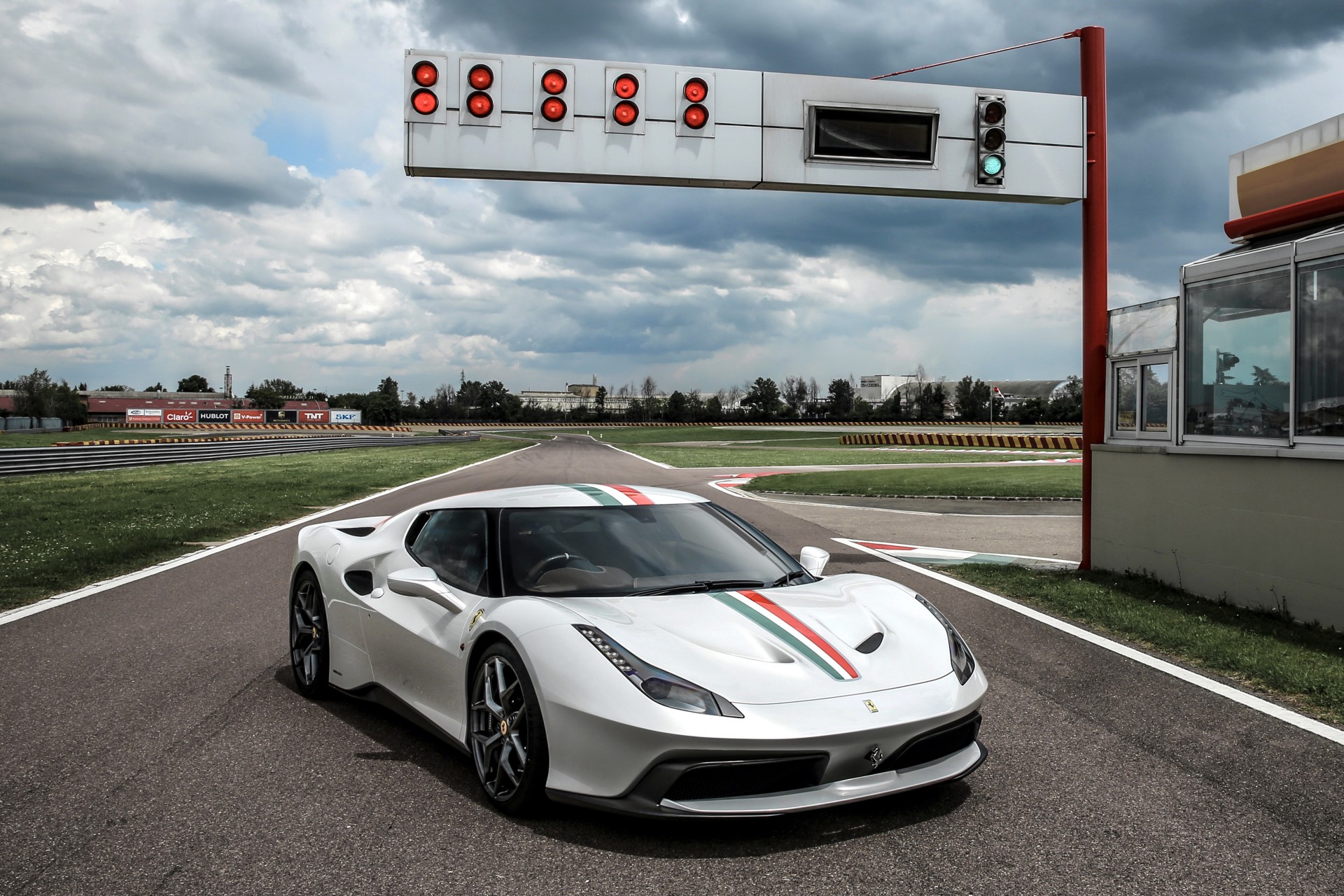 458_MM_Speciale_front_3_4