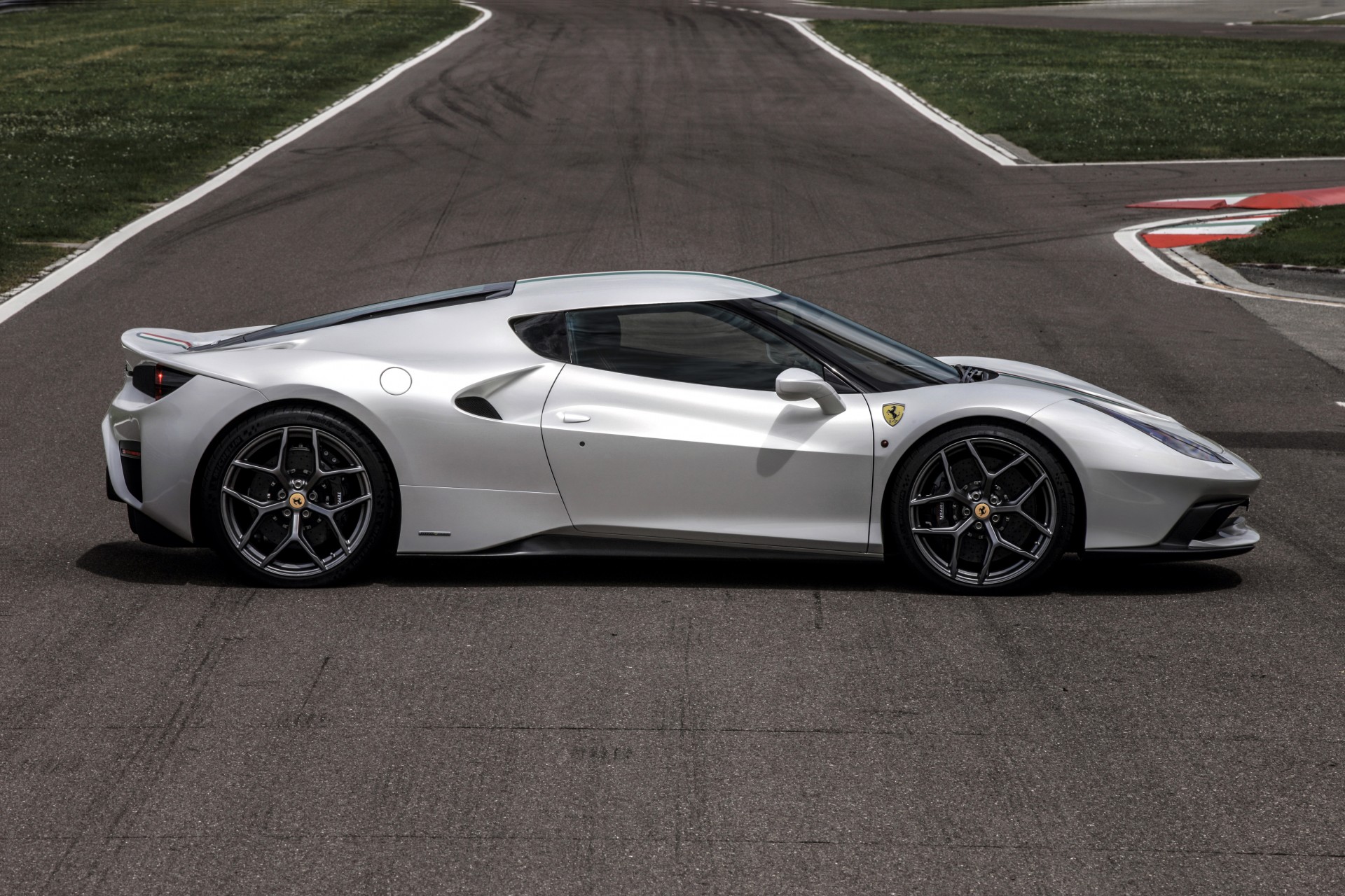 458_MM_Speciale_side