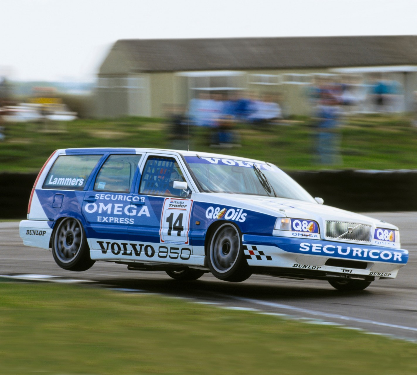 90278_Volvo_entered_BTCC_with_its_850_Estate_equipped_with_catalytic_converters