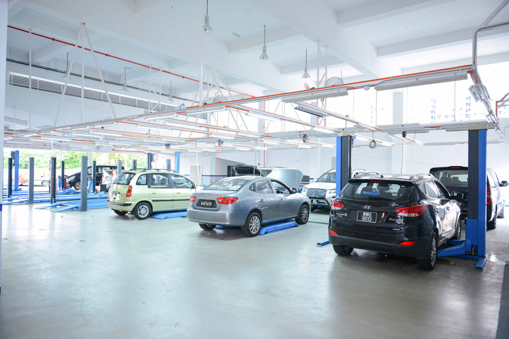 Hyundai models parked at service bays @ Hyundai's Authorised Service Centre