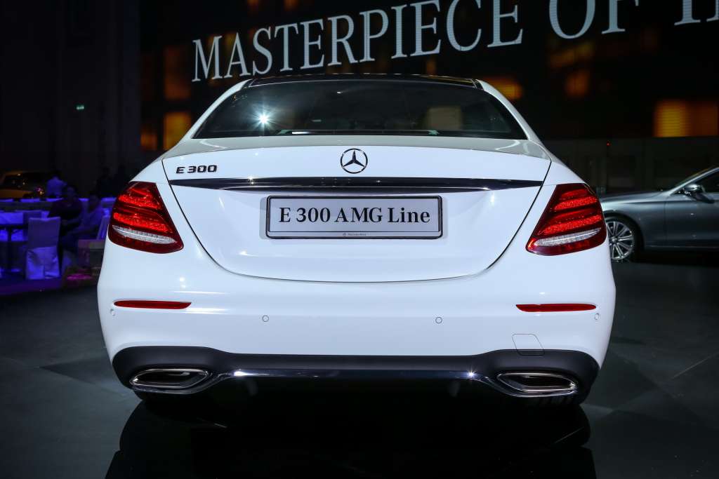 Mercedes-Benz E 300 AMG Line (4)