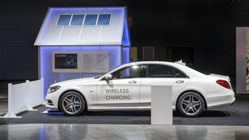 Mercedes-Benz S500E Wireless Charging Station