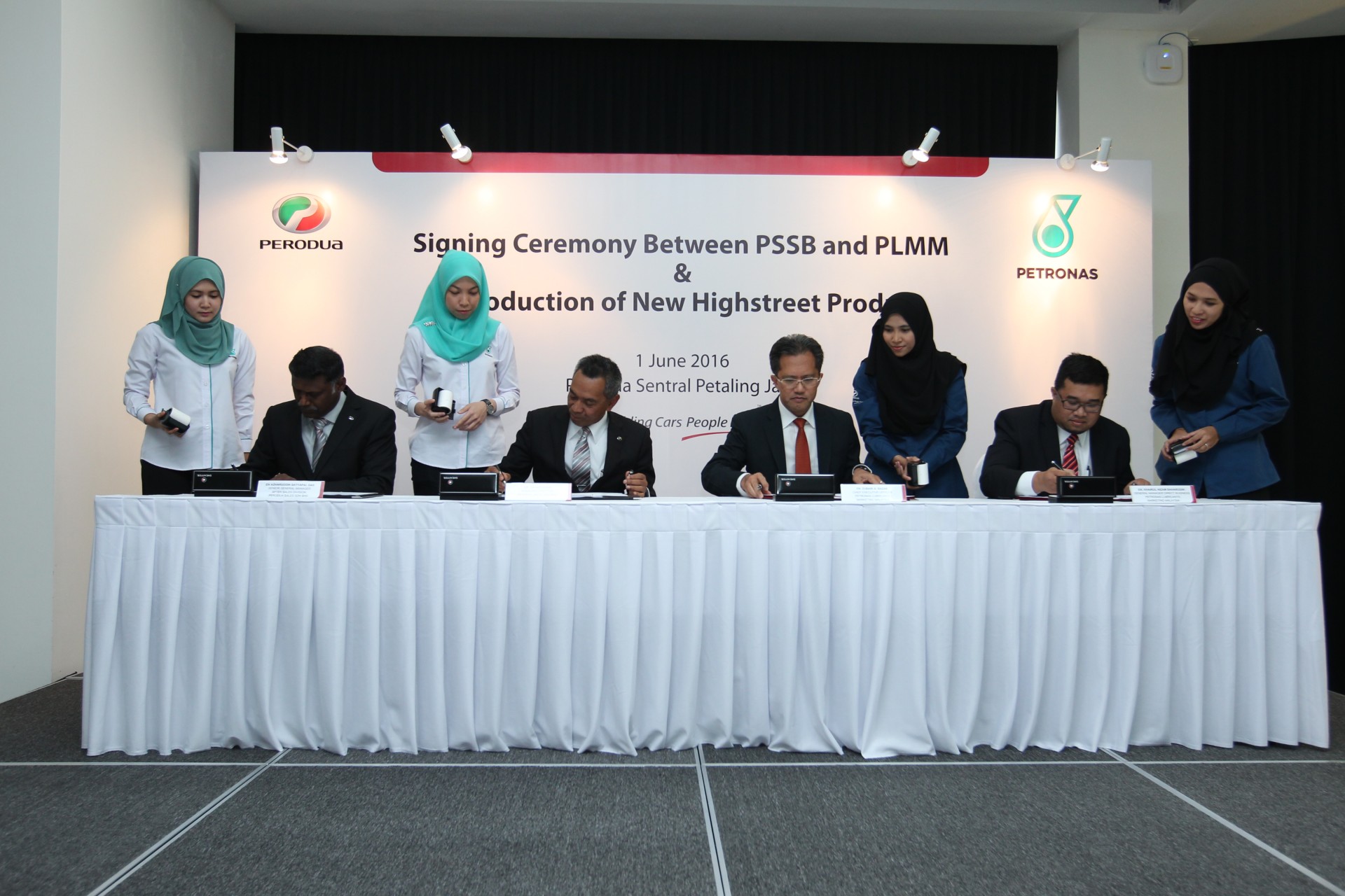 Perodua and Petronas signs RM355 million deal - Autofreaks.com