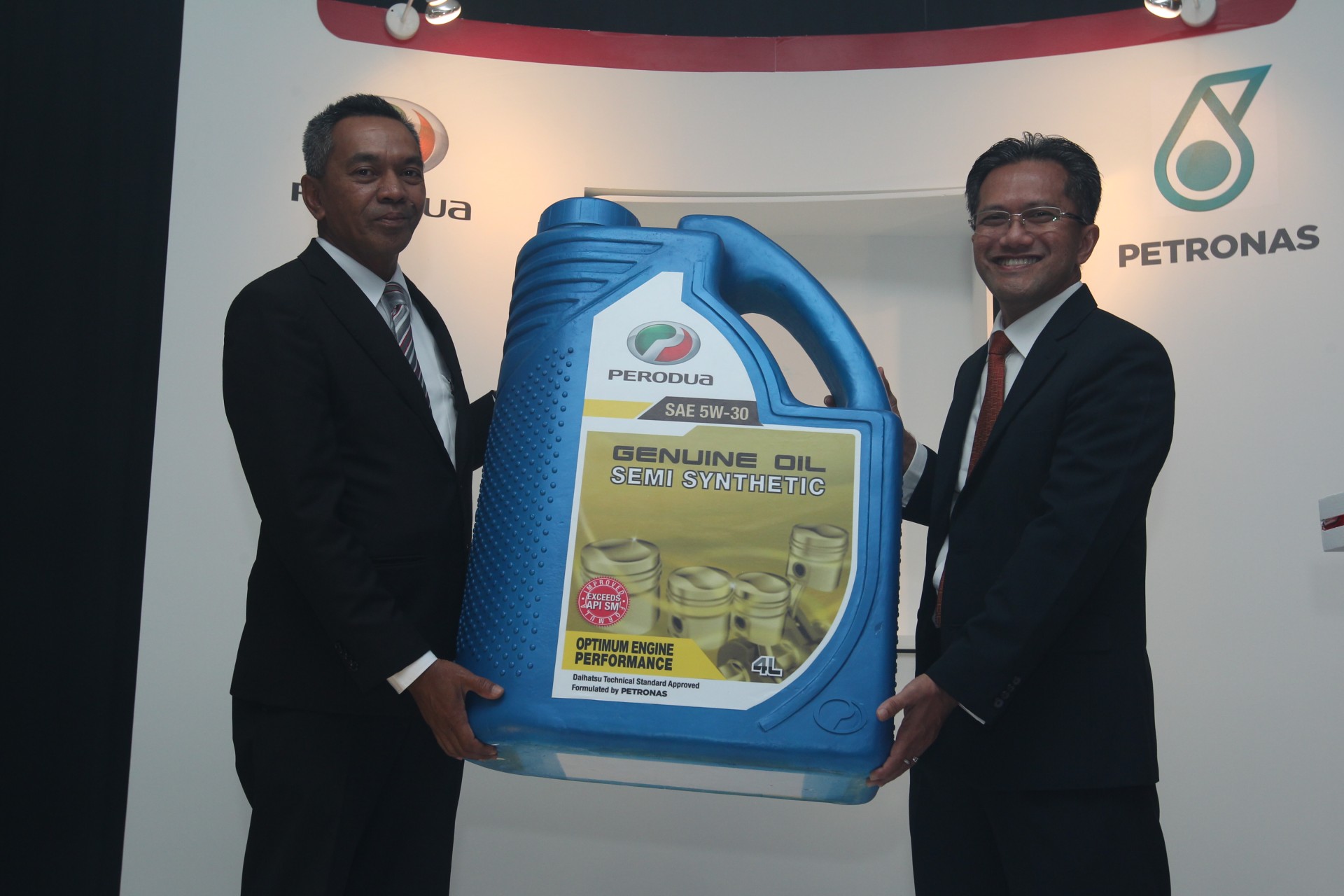 Perodua and Petronas signs RM355 million deal - Autofreaks.com