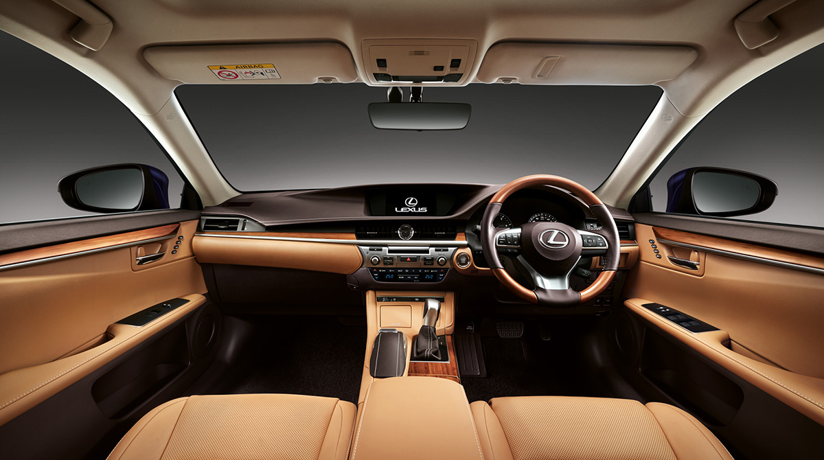 lexus_es_limited_interior-0310-1